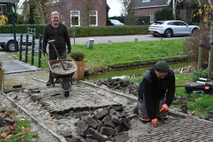 Bestratingswerkzaamheden.