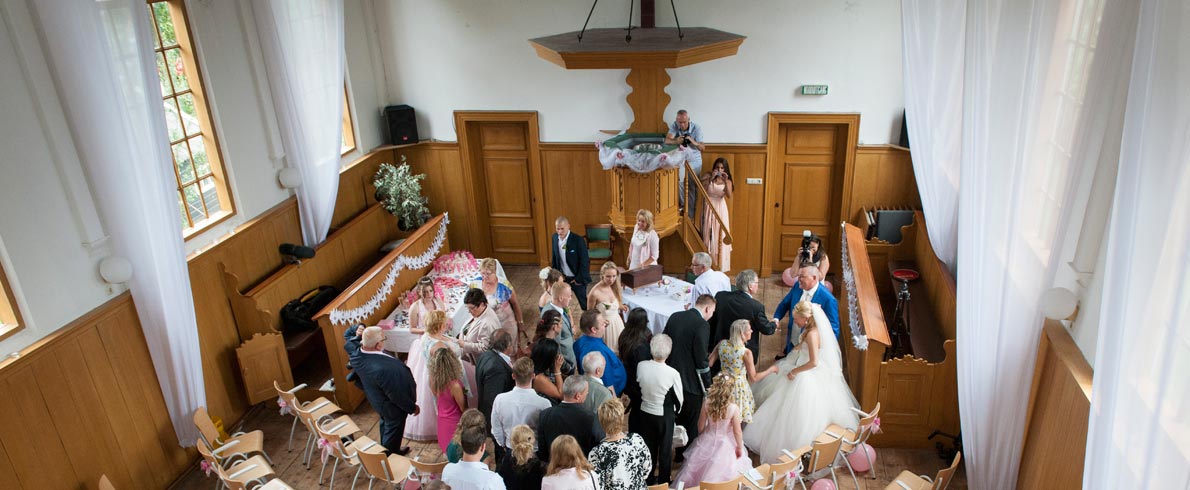 De kerk is TE HUUR voor een sfeervolle trouwceremonie.